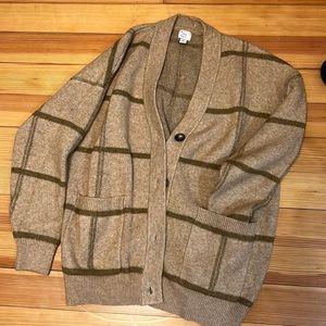 Beige button down cardigan w/pockets